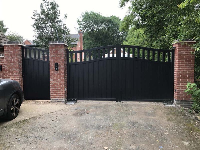 Door Superstore Bamburgh Fully Finished Aluminium Double Swing Driveway Gate
